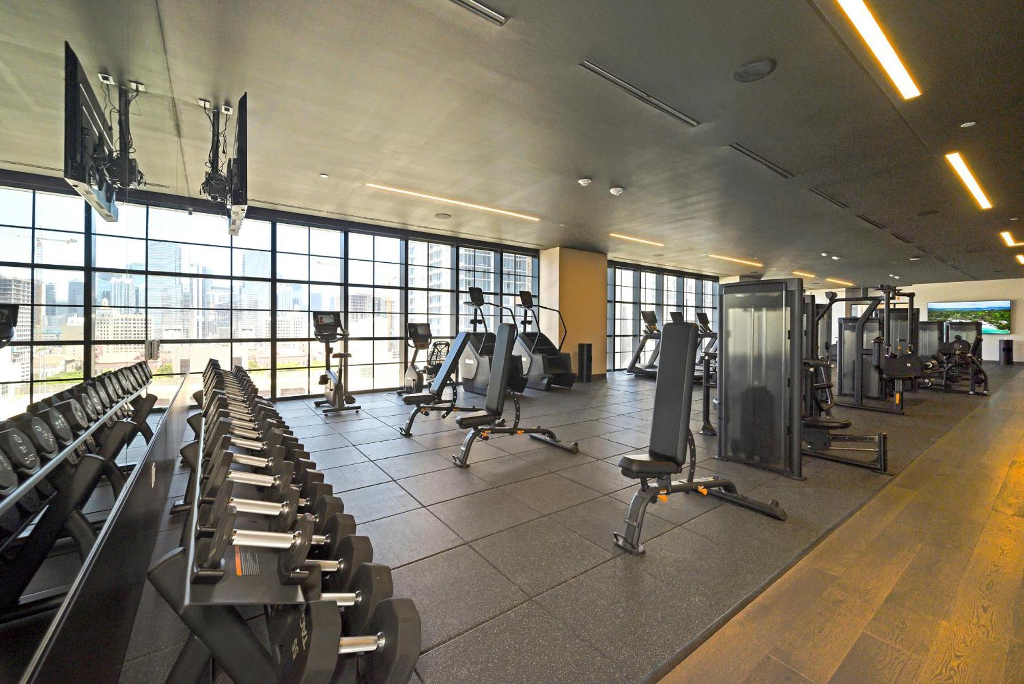 Chic 1 Bedroom Steps From Kaseya Center -daily Fee And Parking Not Included Apartment *
