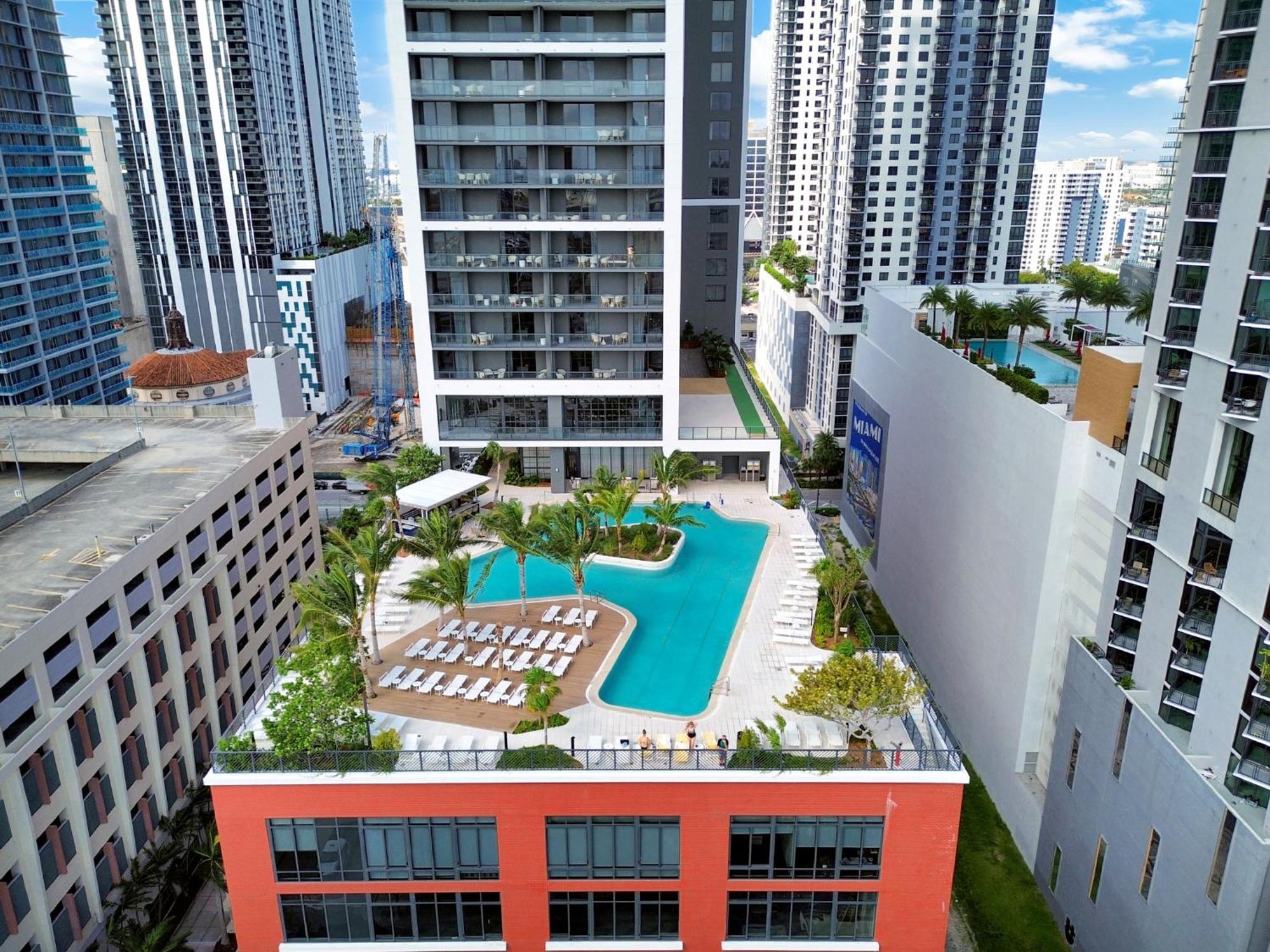 Apartment Chic 1 Bedroom Steps From Kaseya Center -daily Fee And Parking Not Included Miami