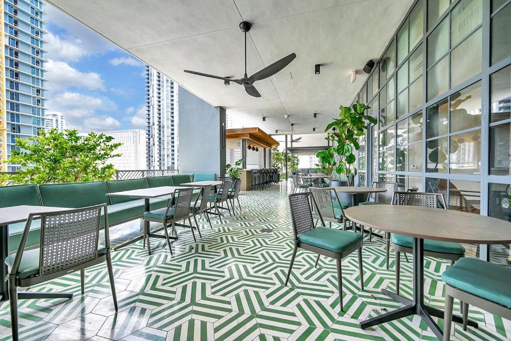 Chic 1 Bedroom Steps From Kaseya Center -daily Fee And Parking Not Included