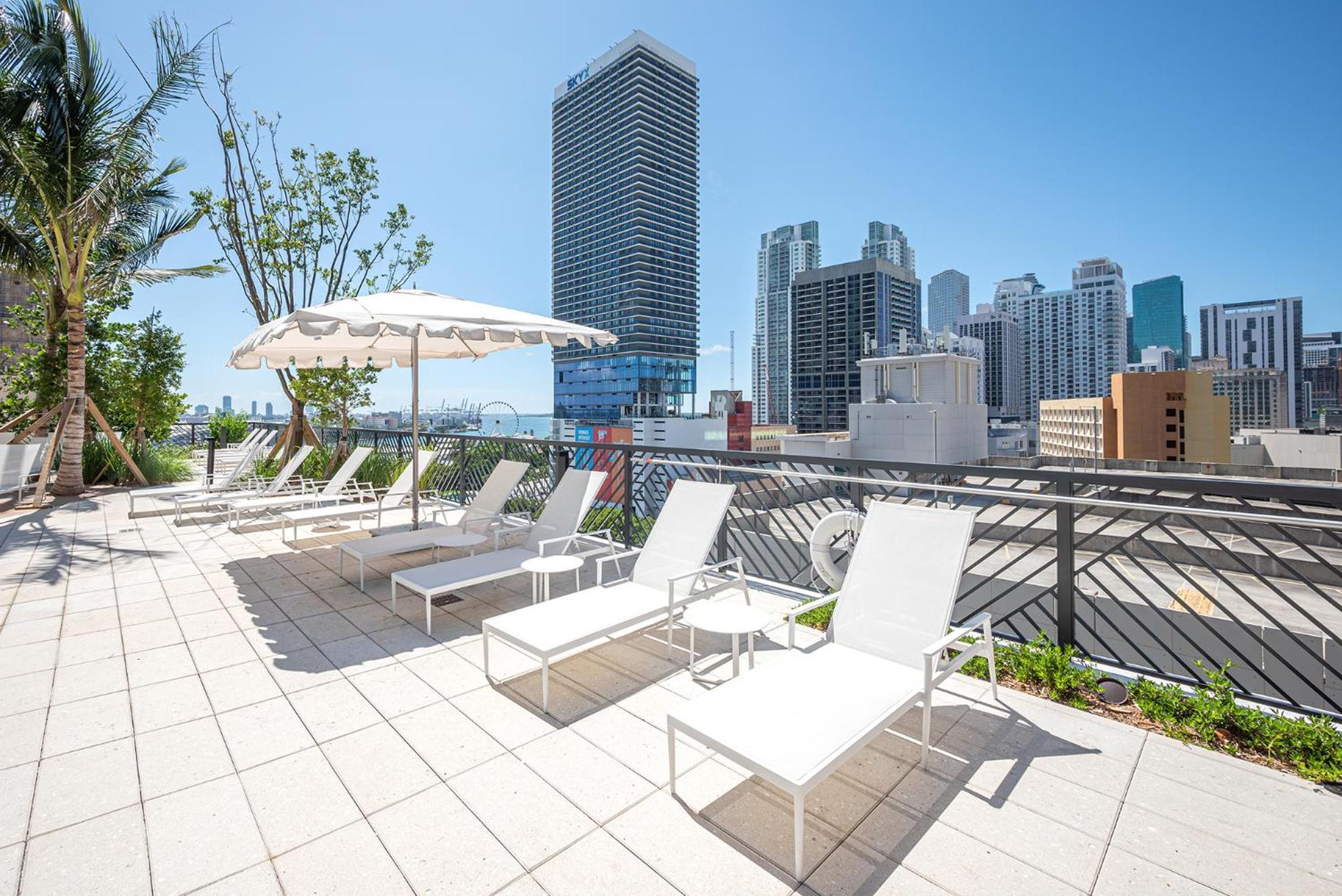 Chic 1 Bedroom Steps From Kaseya Center -daily Fee And Parking Not Included *