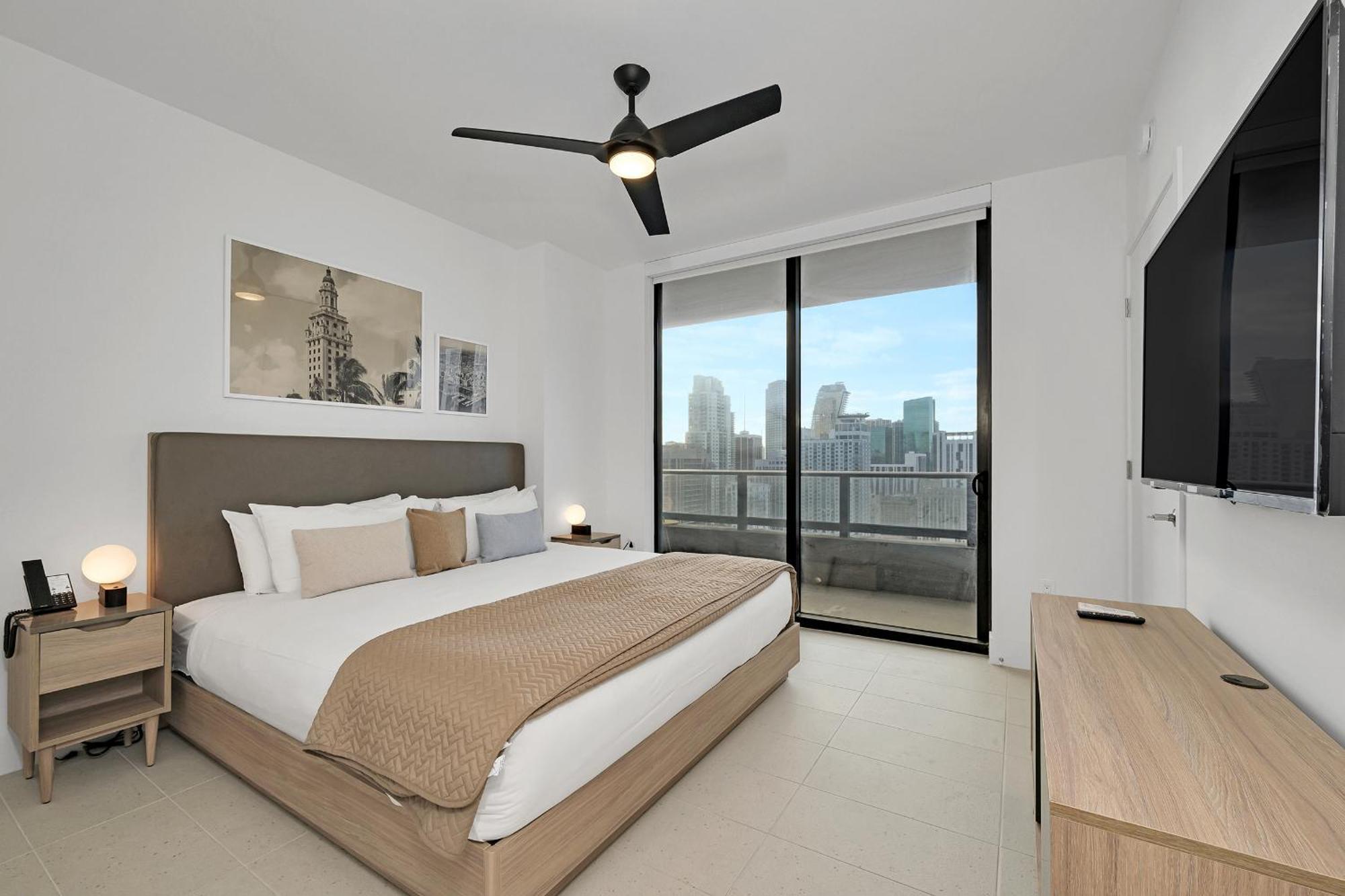 Chic 1 Bedroom Steps From Kaseya Center -daily Fee And Parking Not Included Apartment Miami
