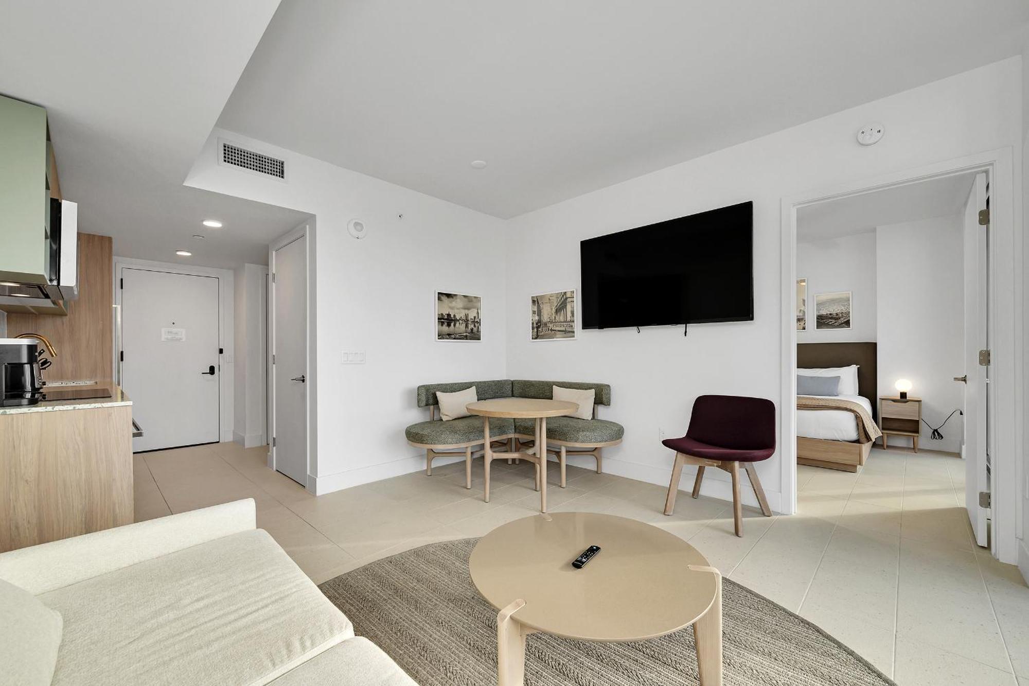 Chic 1 Bedroom Steps From Kaseya Center -daily Fee And Parking Not Included Apartment *