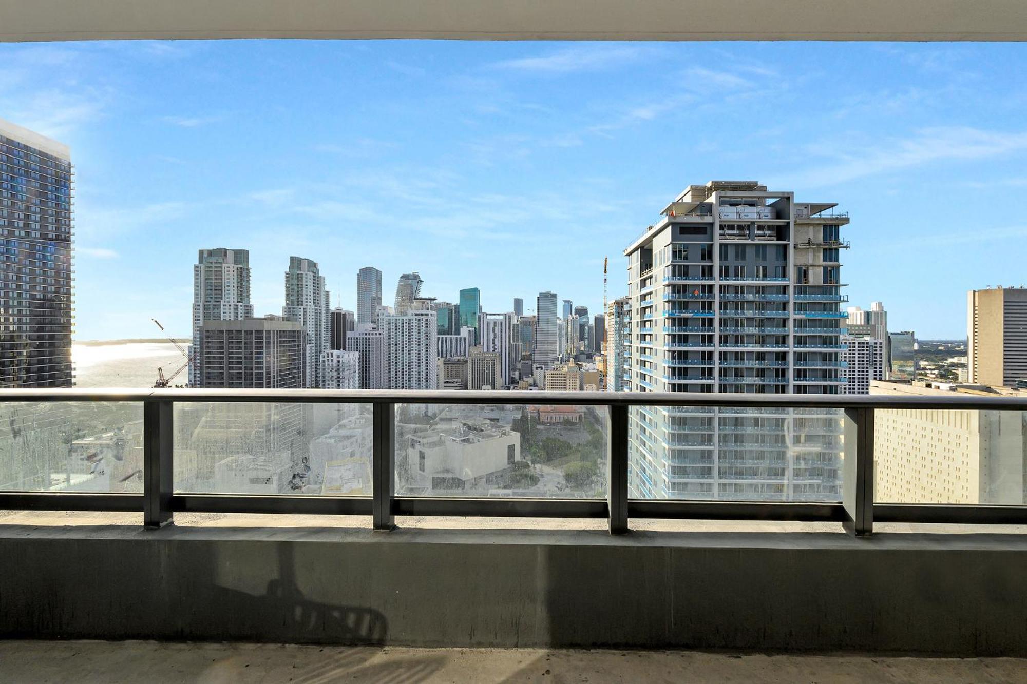 Apartment Chic 1 Bedroom Steps From Kaseya Center -daily Fee And Parking Not Included Miami