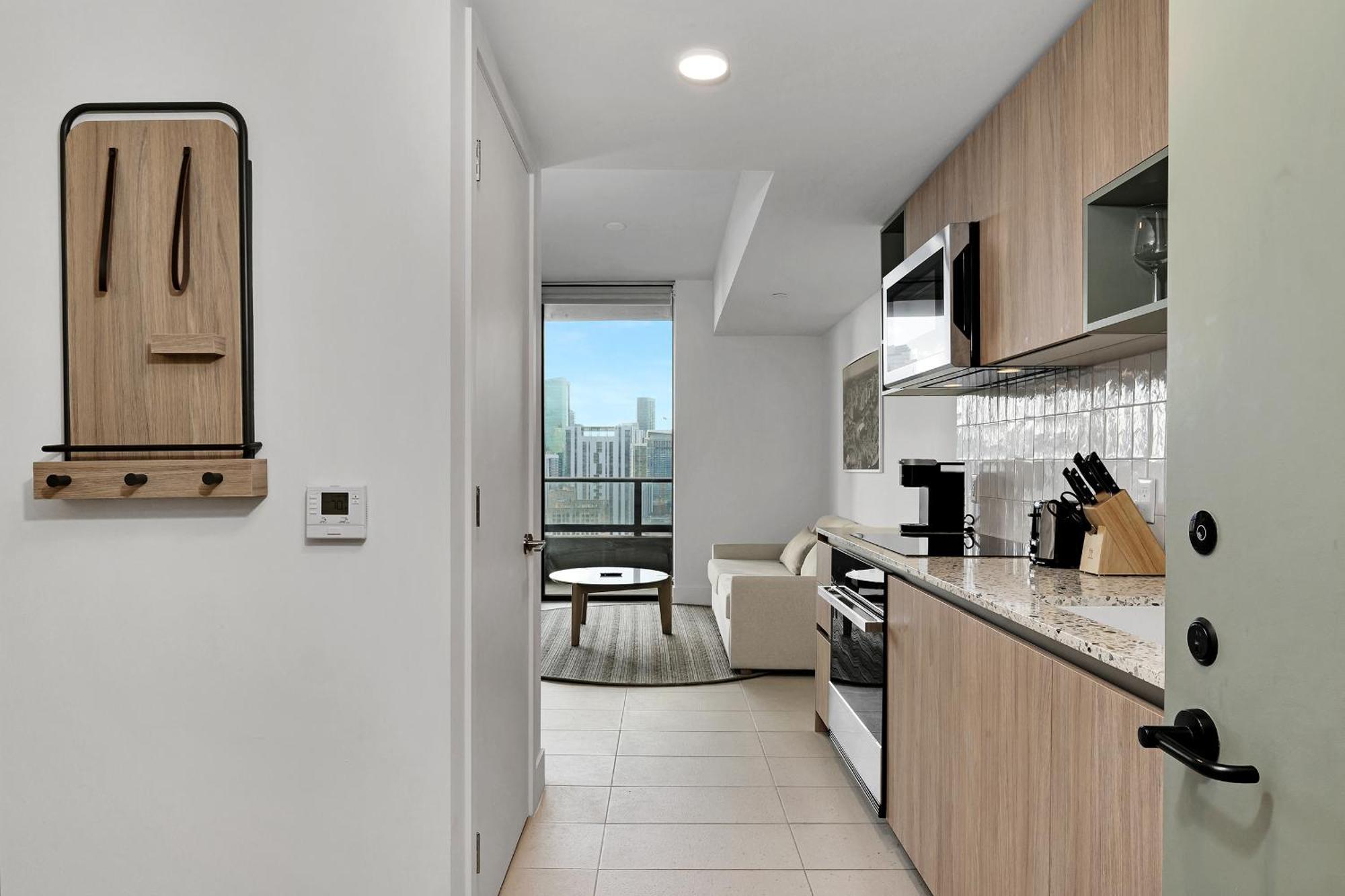Chic 1 Bedroom Steps From Kaseya Center -daily Fee And Parking Not Included *