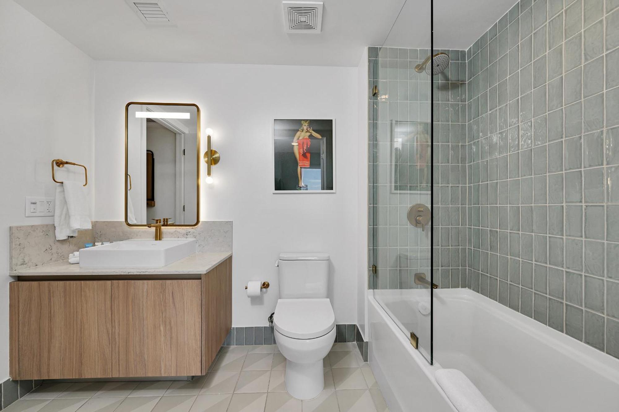 Chic 1 Bedroom Steps From Kaseya Center -daily Fee And Parking Not Included