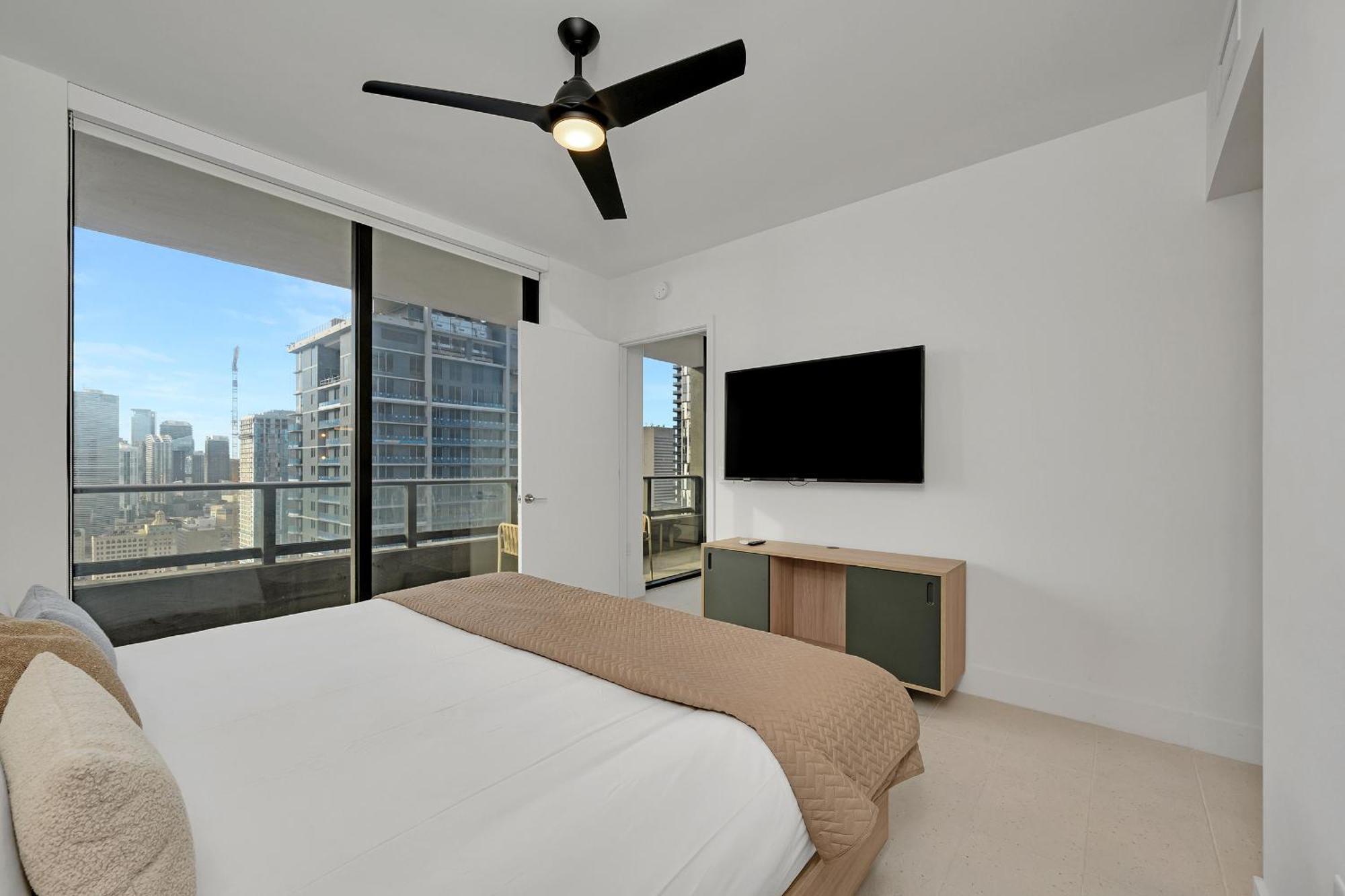 Chic 1 Bedroom Steps From Kaseya Center -daily Fee And Parking Not Included Apartment