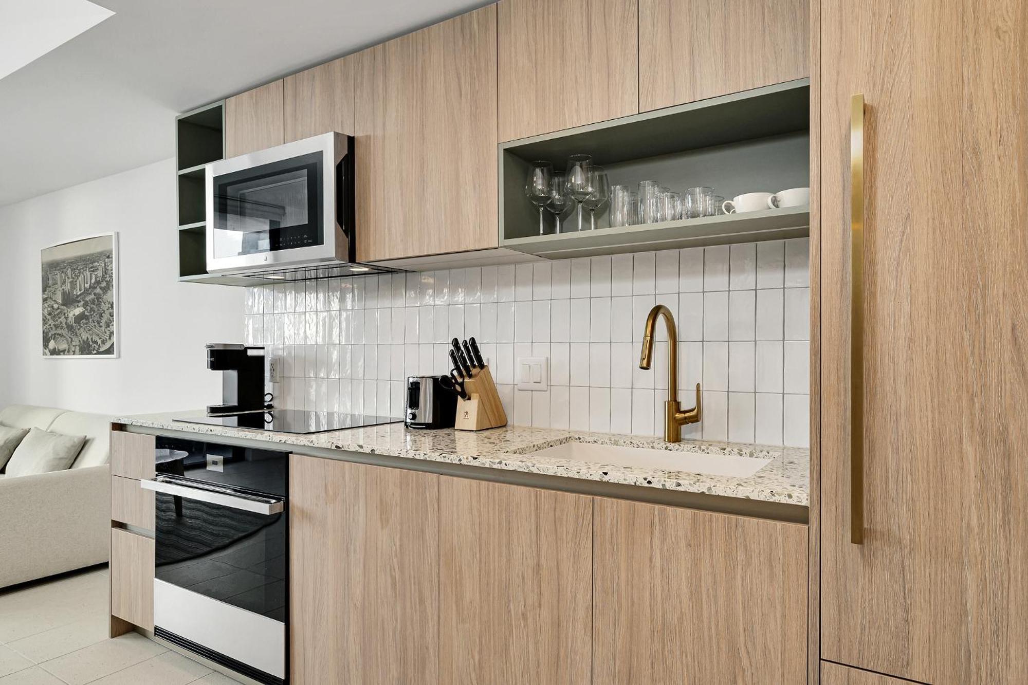 Chic 1 Bedroom Steps From Kaseya Center -daily Fee And Parking Not Included Miami