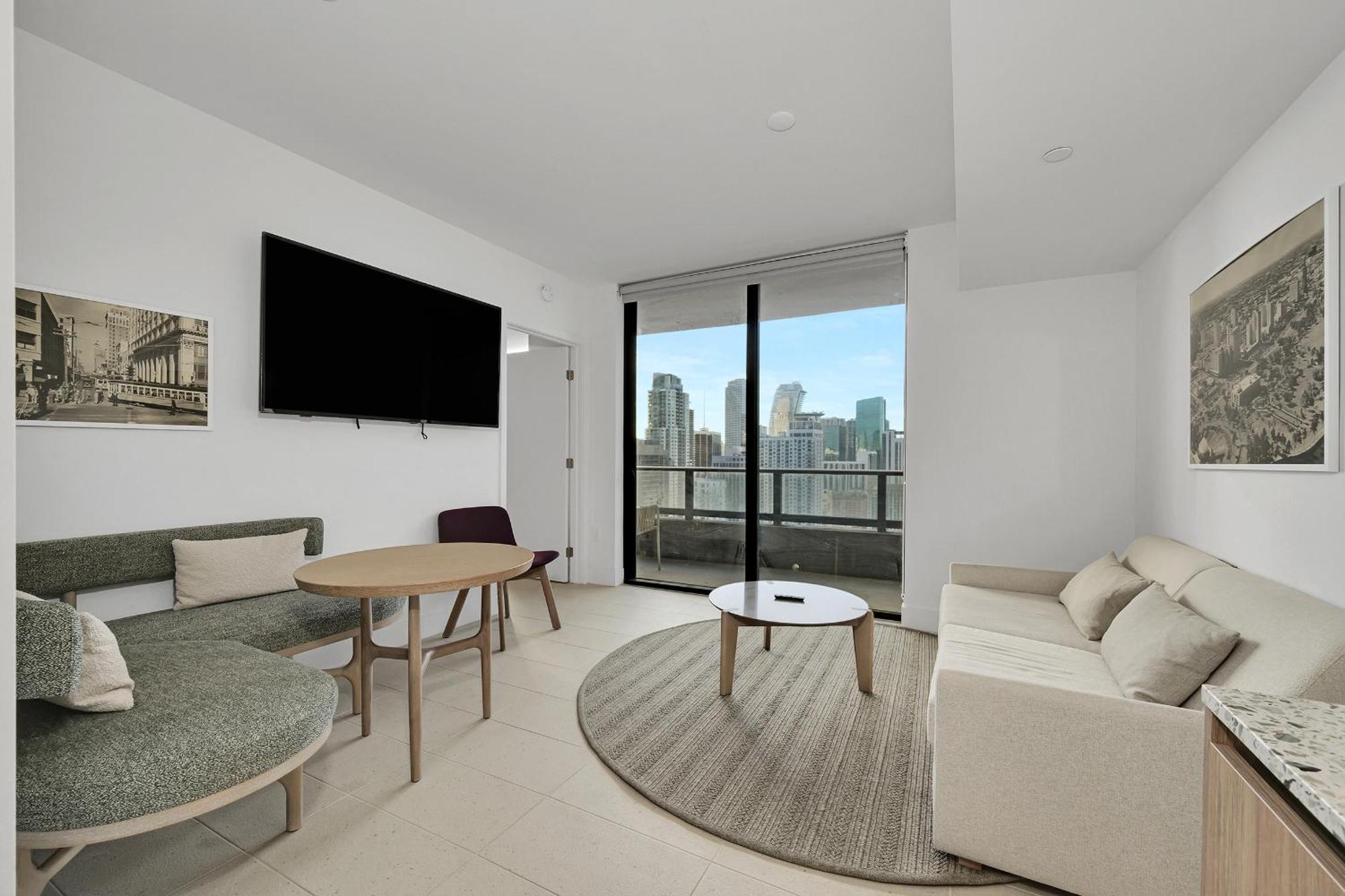 Apartment Chic 1 Bedroom Steps From Kaseya Center -daily Fee And Parking Not Included *
