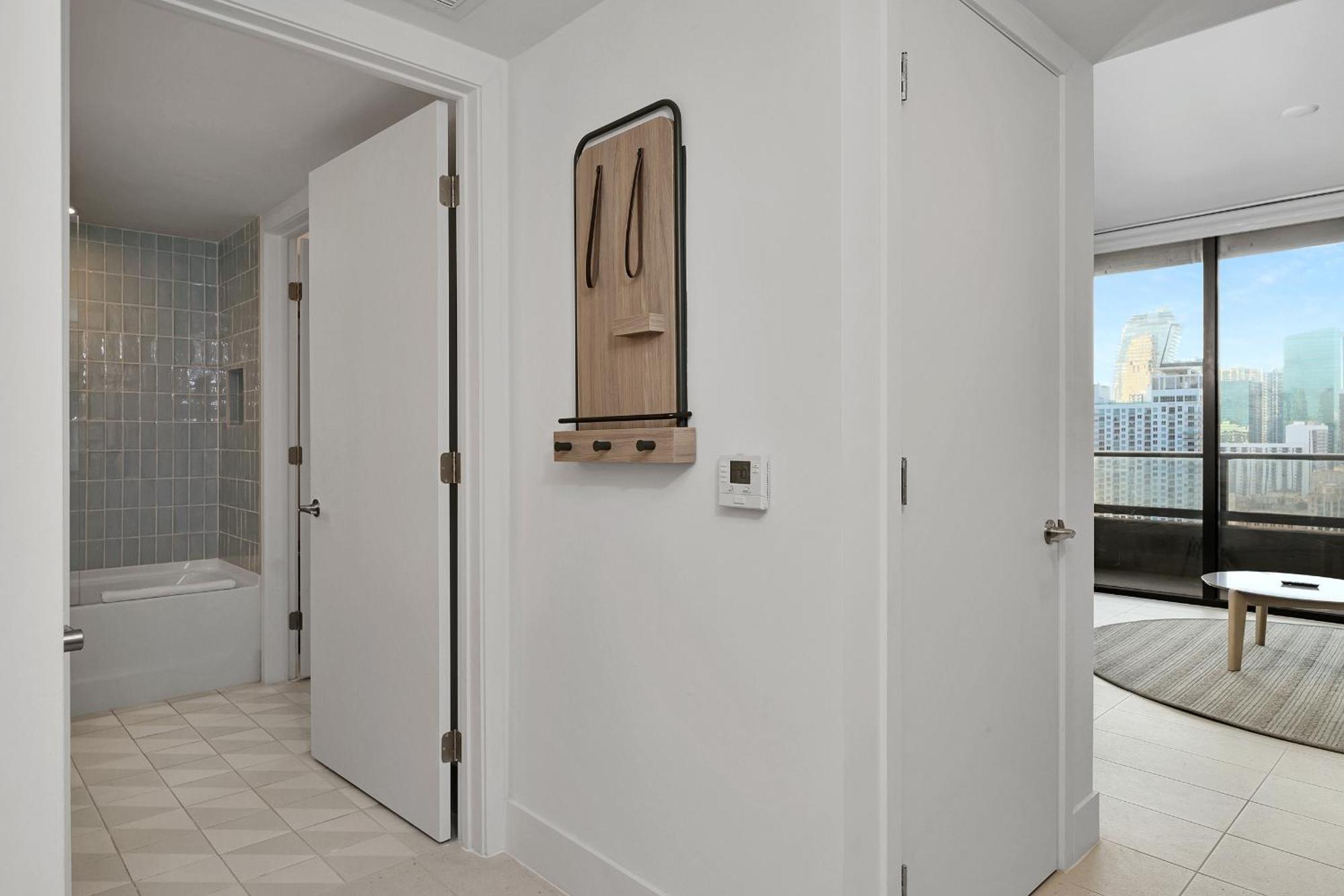 Chic 1 Bedroom Steps From Kaseya Center -daily Fee And Parking Not Included Apartment Miami